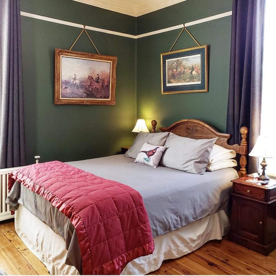 South Court Inn Лурей Екстериор снимка