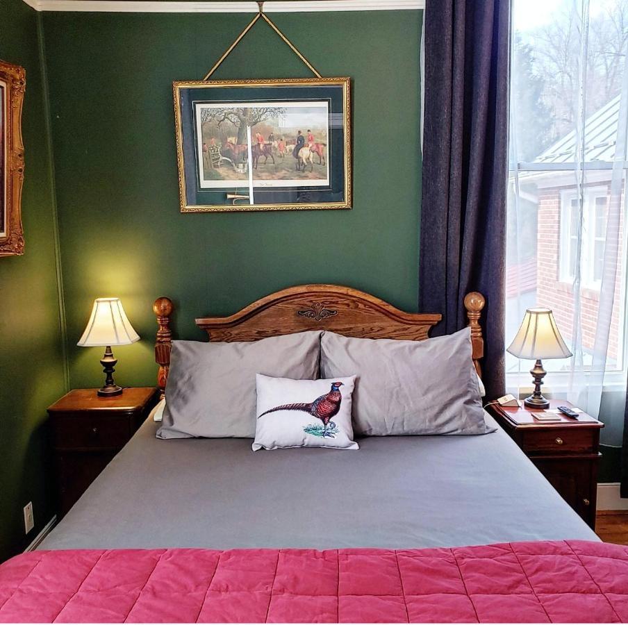 South Court Inn Лурей Екстериор снимка