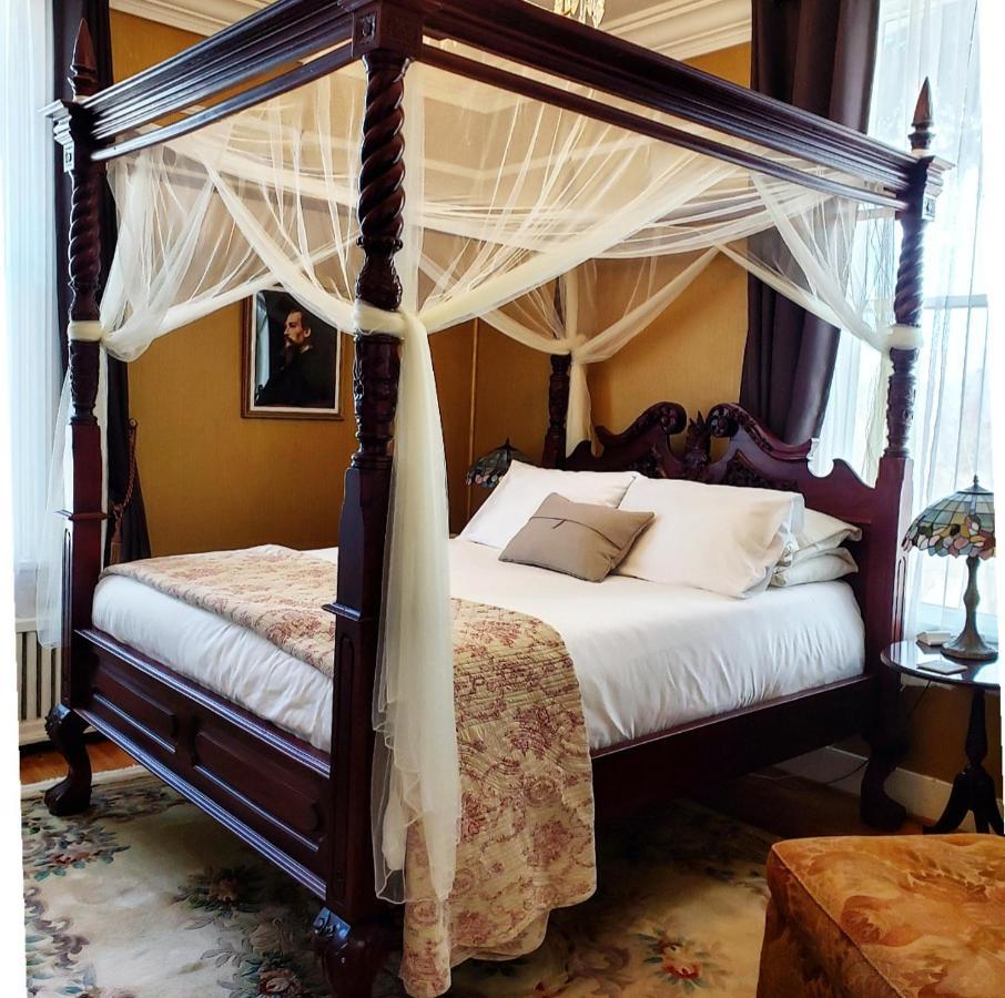 South Court Inn Лурей Екстериор снимка