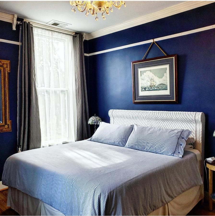 South Court Inn Лурей Екстериор снимка