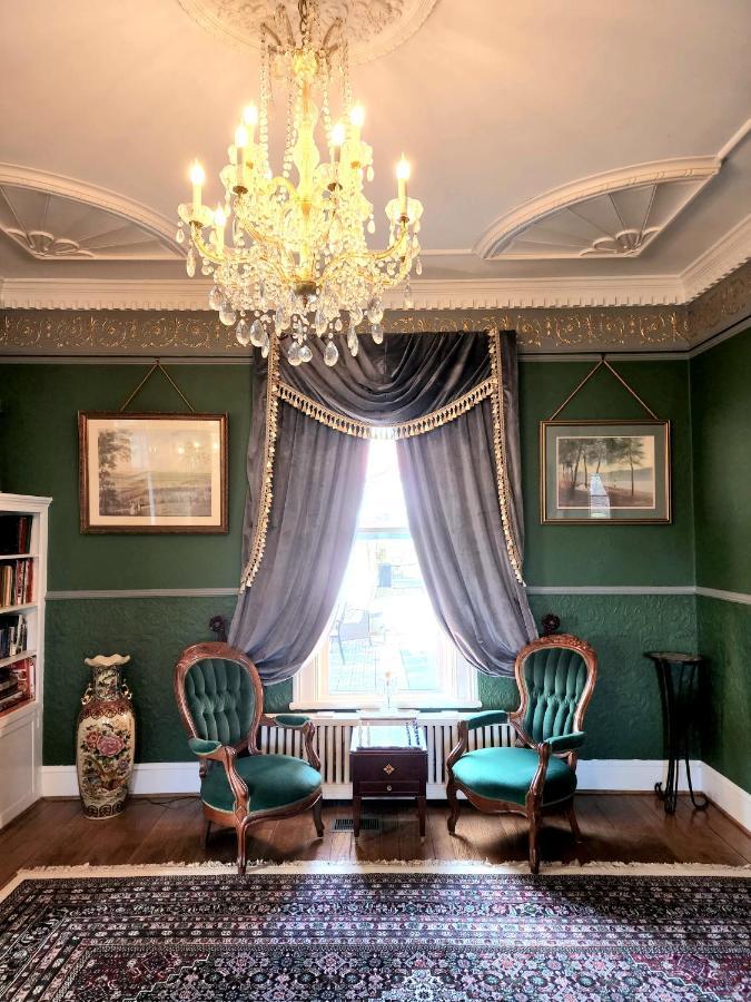 South Court Inn Лурей Екстериор снимка