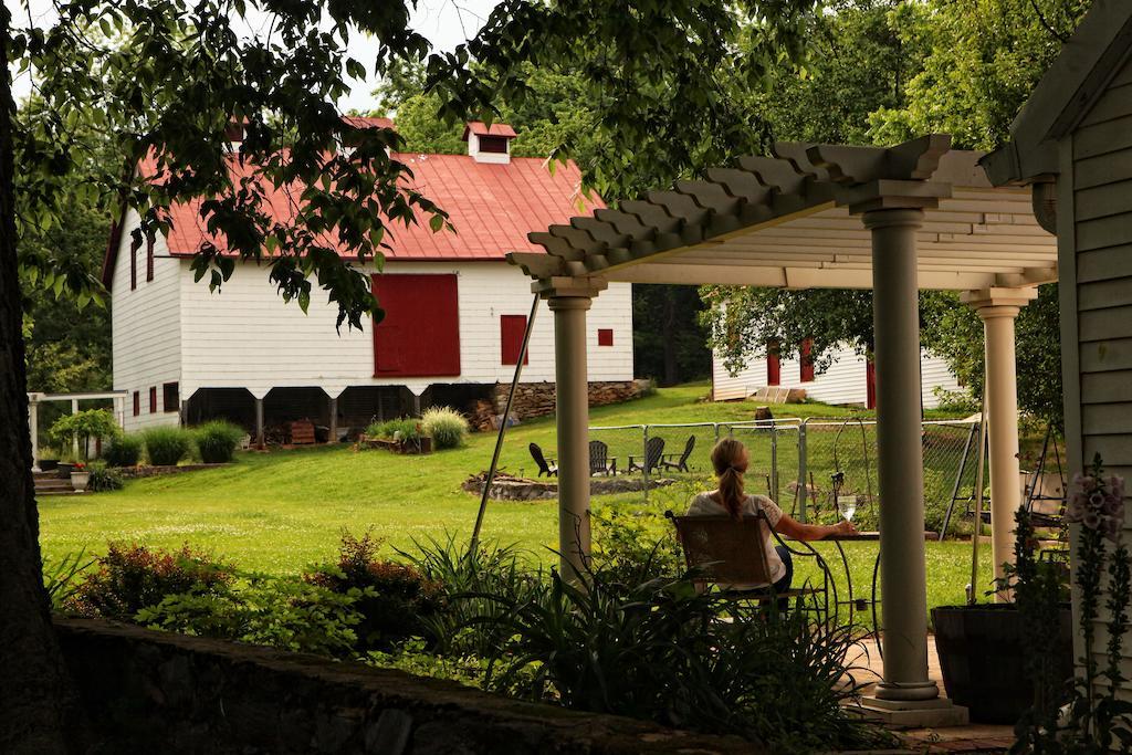 South Court Inn Лурей Екстериор снимка
