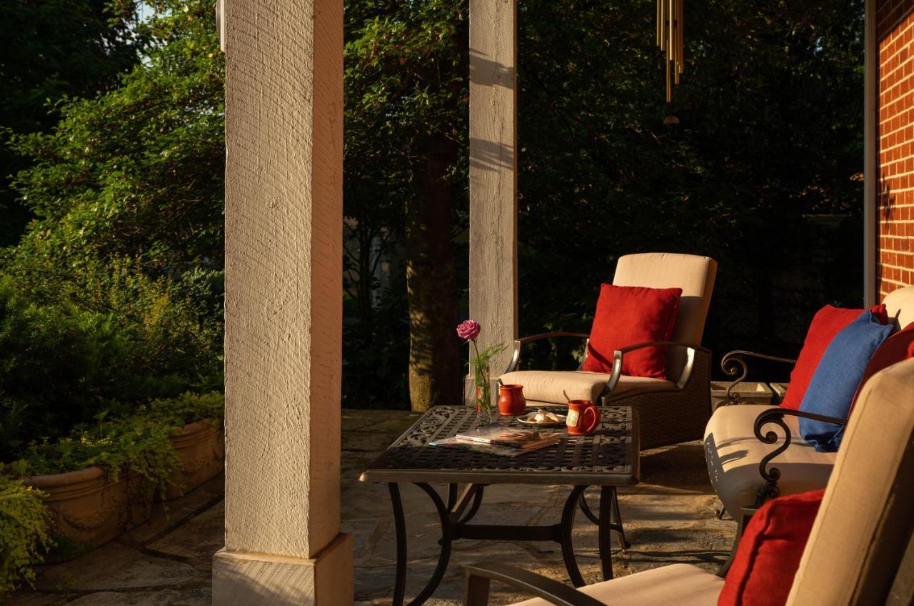 South Court Inn Лурей Екстериор снимка