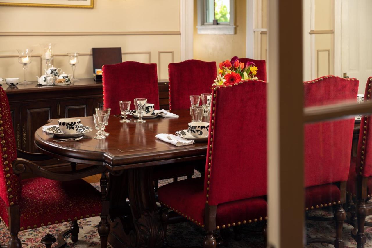 South Court Inn Лурей Екстериор снимка