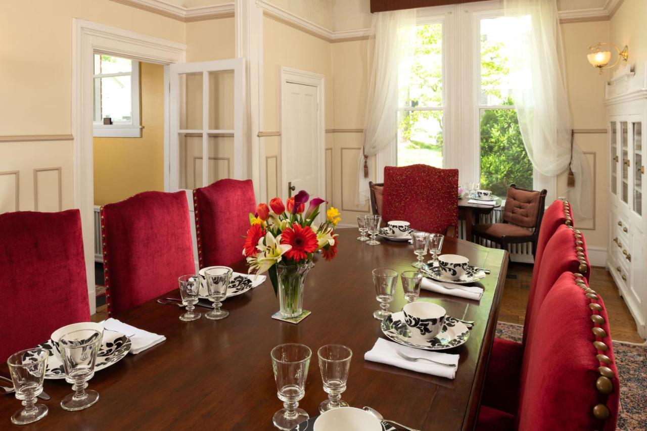 South Court Inn Лурей Екстериор снимка
