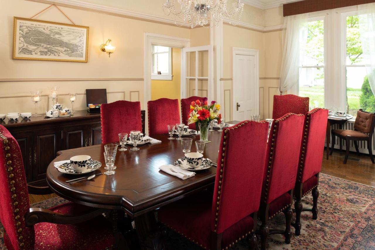 South Court Inn Лурей Екстериор снимка
